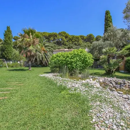 Luxury Villa Cap D'Antibes וילה *